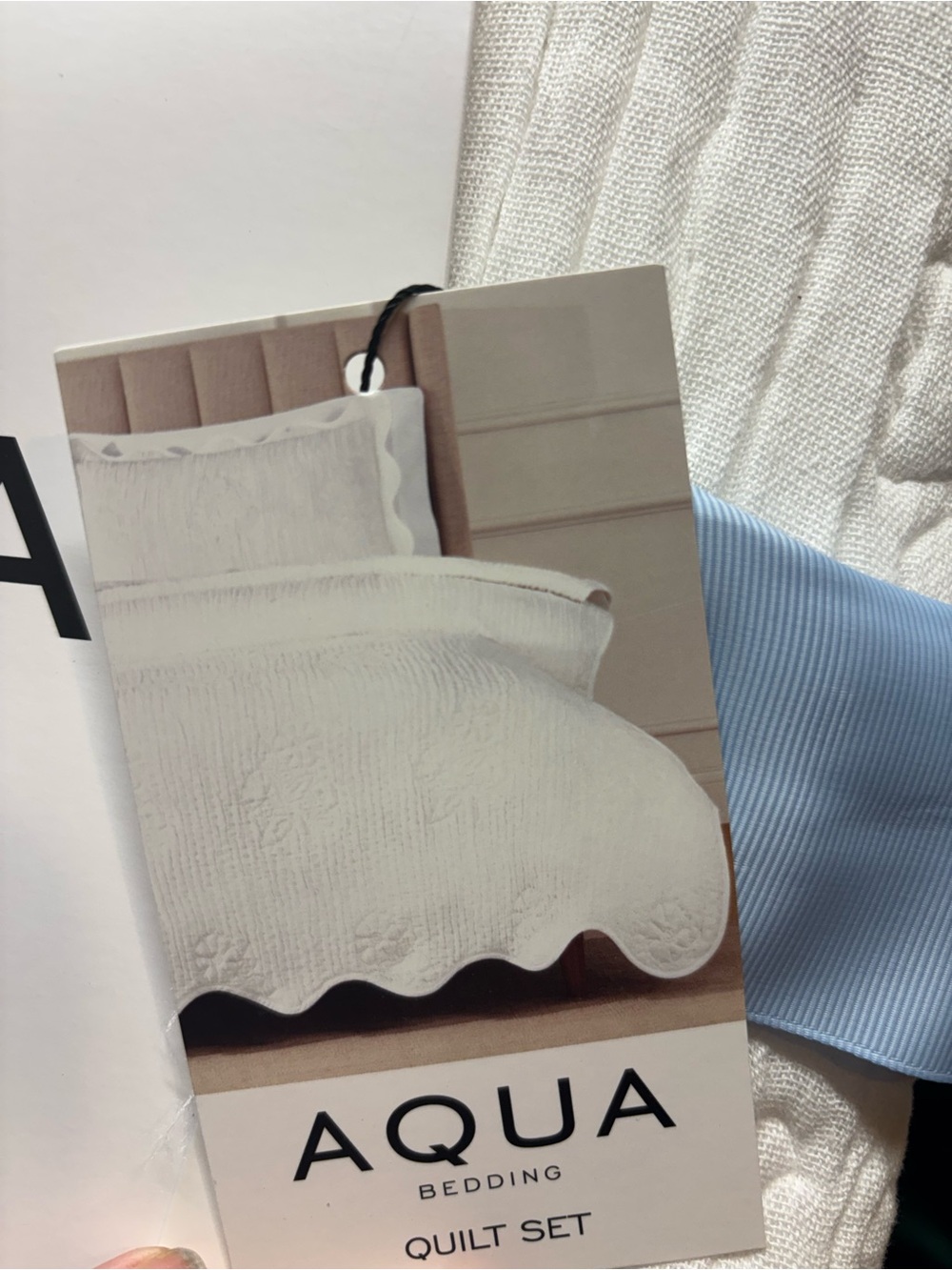 Aqua White Scalloped-Edge Quilted Quilt Set